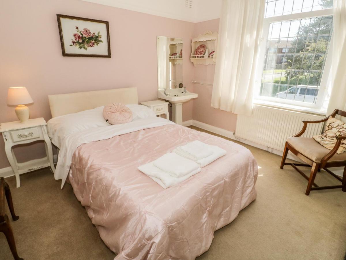 Burwood Villa Colwyn Bay Exterior photo